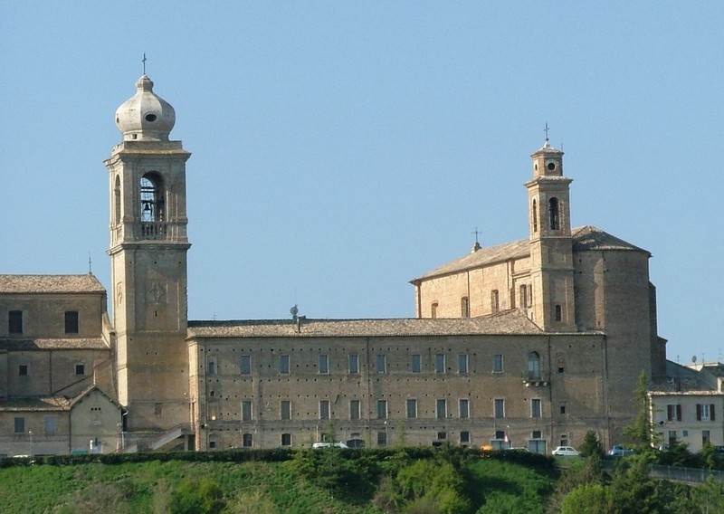 Un'asta per finanziare le vetrate della Collegiata