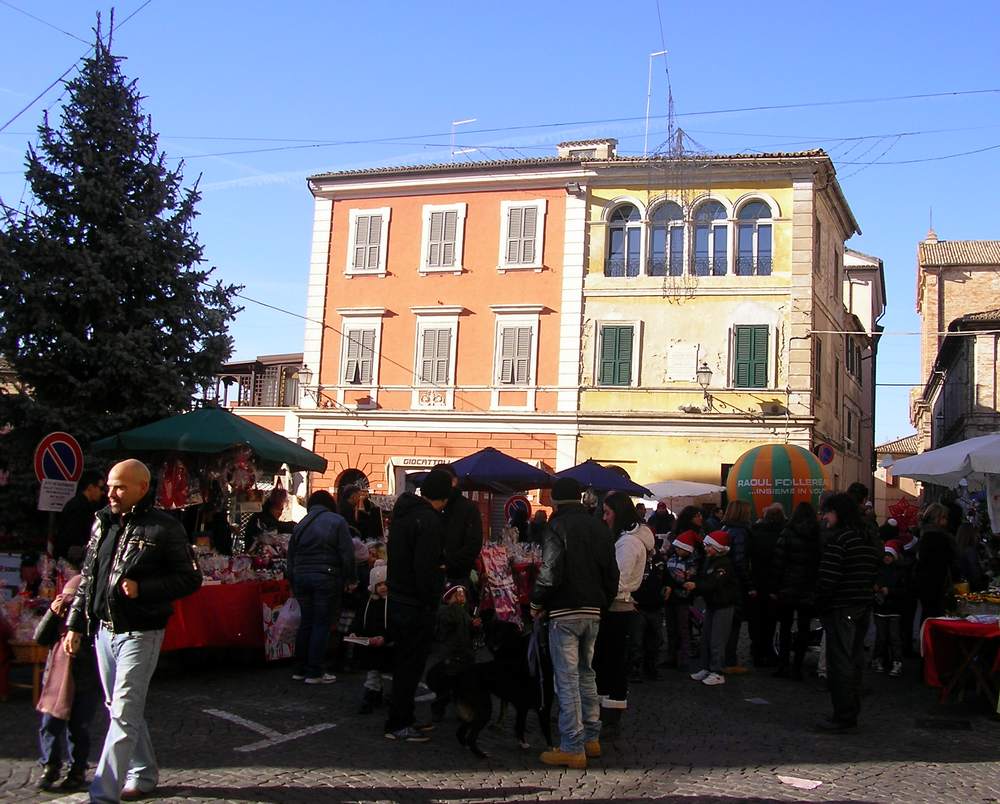 Pesca e mercatino natalizio: si ravviva il centro