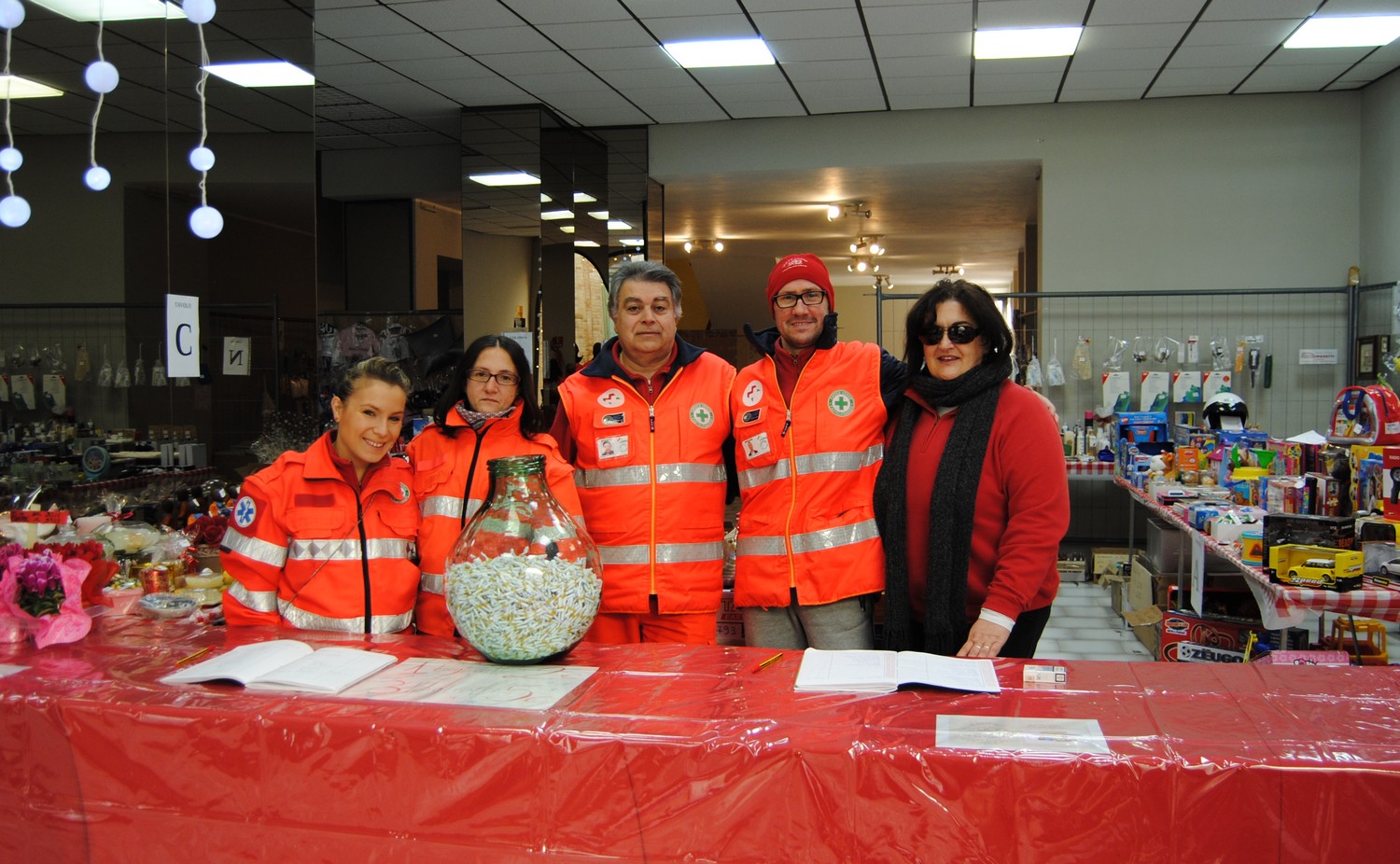 "Magia di Natale", mercatino e beneficenza