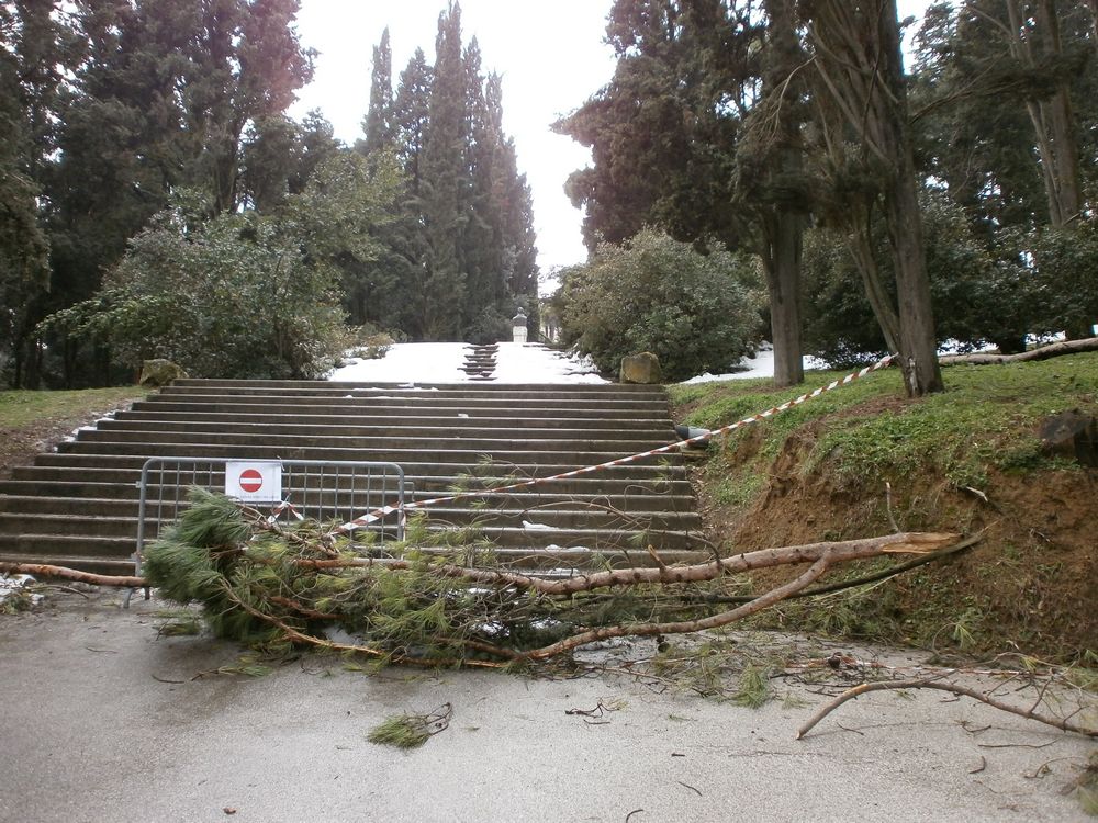 Parco Monumento, accesso solo pedonale per il cimitero