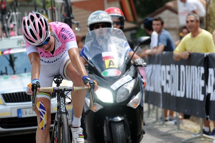 Marianne Vos arriva in maglia rosa a Castelfidardo