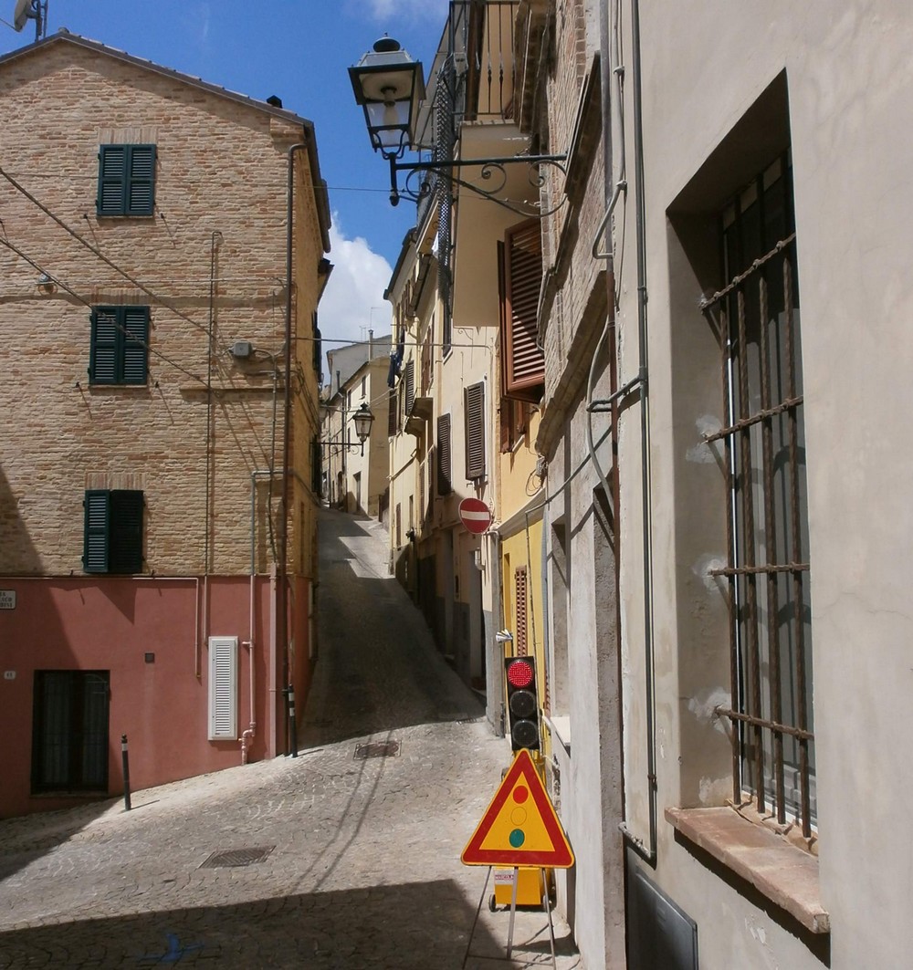 Lavori fognatura, chiusa al traffico via Rosselli