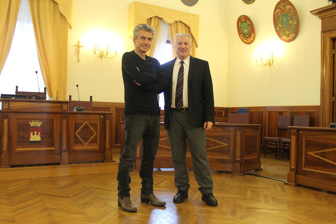 Ligabue, visita privata lampo a Comune e Museo