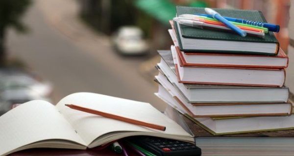 Alle primarie libri scolastici direttamente sui banchi