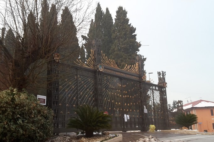 Monumento e cimitero chiusi anche domenica