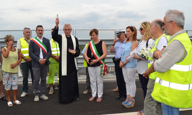 Nuovo ponte sull’A14 riaperto al traffico