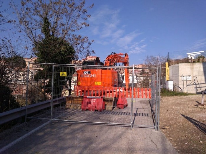 Via Sanzio, iniziati i lavori